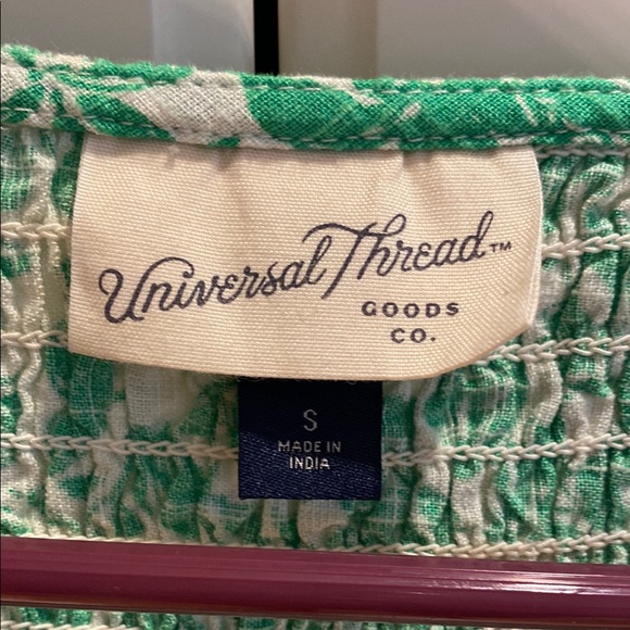 Universal Thread Green Patterned Top Size Small - Picture 2 of 4
